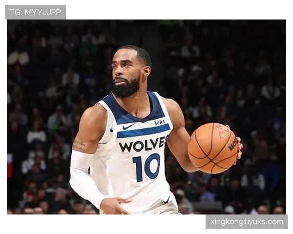 康利无球跑动牵制防线，改变森林狼进攻节奏