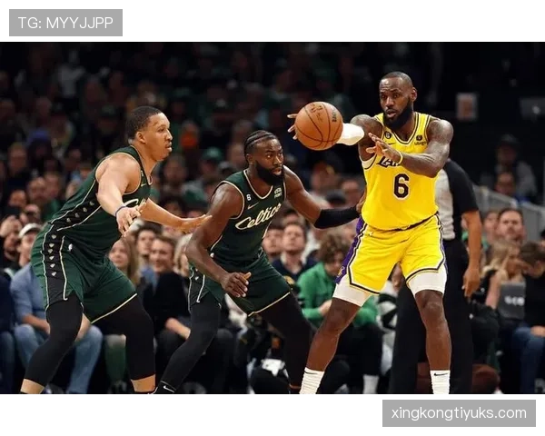 戴维斯内线统治力提升湖人禁区防守效率