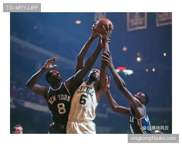 比尔·拉塞尔贴身护框压制张伯伦，冠军影响力更强