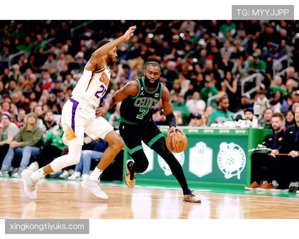 杰伦·布朗利用突破解锁关键得分，效率超越上赛季同期水平