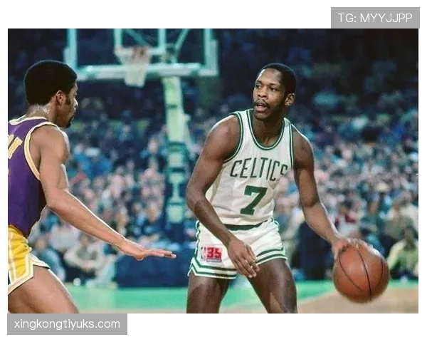 内特·阿奇博尔德无球跑动主导进攻，改变70年代控卫角色