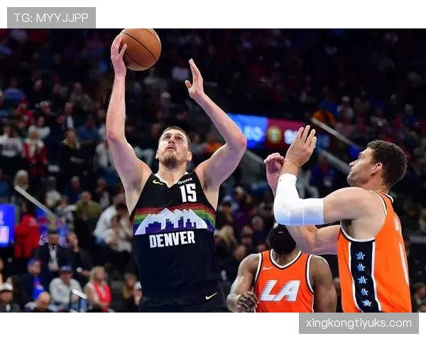 挡拆回撤护筐对约基奇，罗宾逊防守影响力上涨