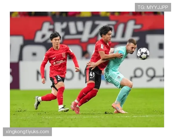 首尔FC后防线近期状态回升,在本轮主场比赛中展现出稳定防守能力